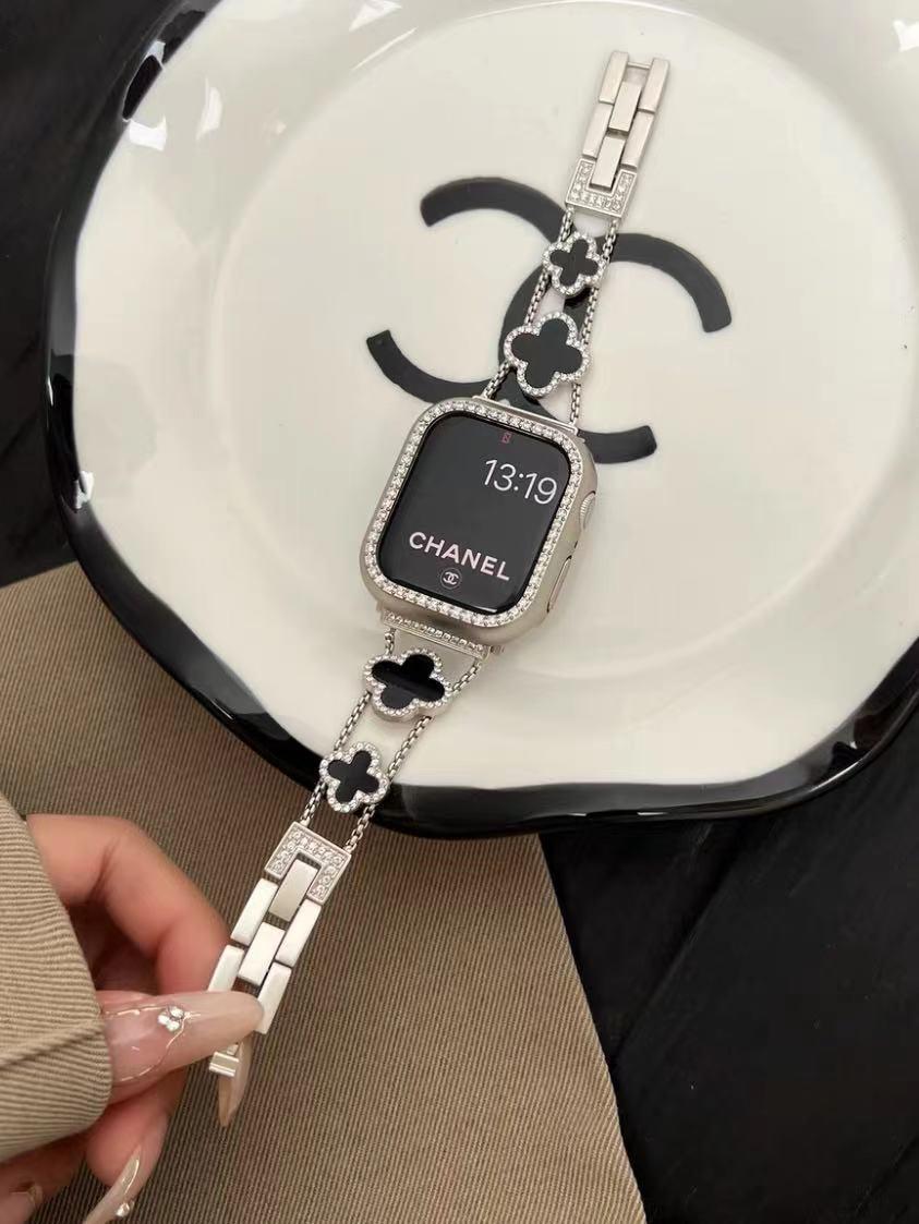 Premium metal material used in Starlight Apple Watch Band