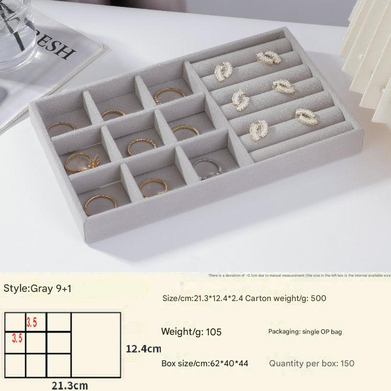 Compact velvet jewelry organizer for accessories