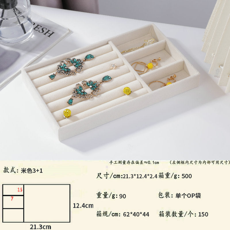 Compact velvet jewelry organizer for accessories