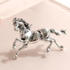 Stylish vintage horse pin brooch in silver