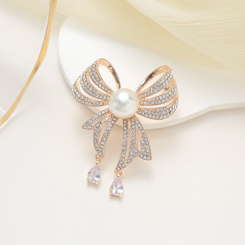 Stylish ribbon and pearl brooch from different angles