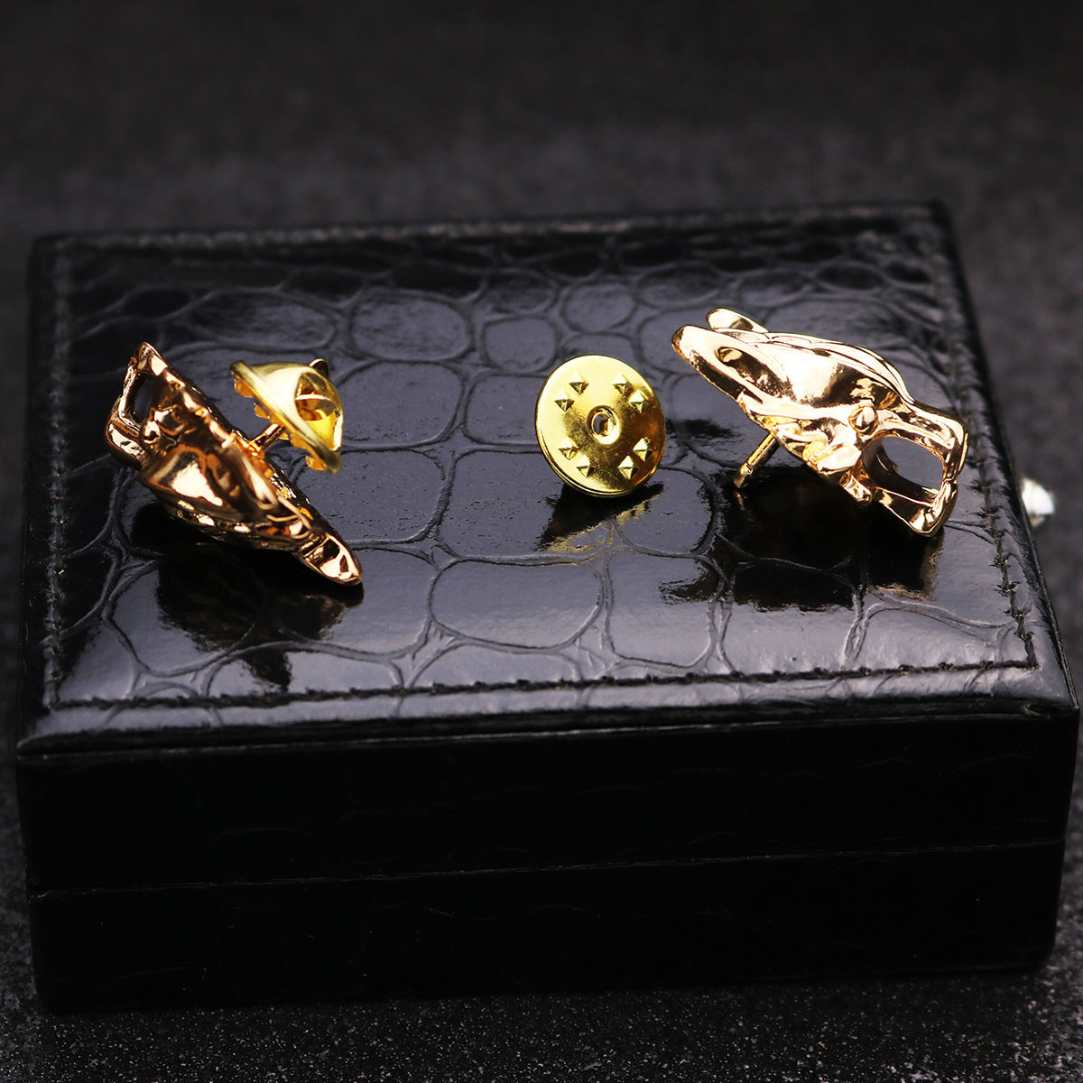 Fashionable Alloy Brooch Angle View