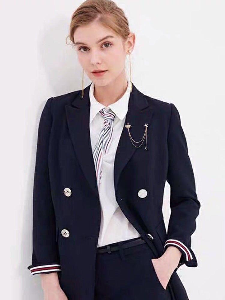 Star shape brooch in stylish attire