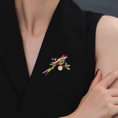 Close-up of durable zinc alloy magpie design