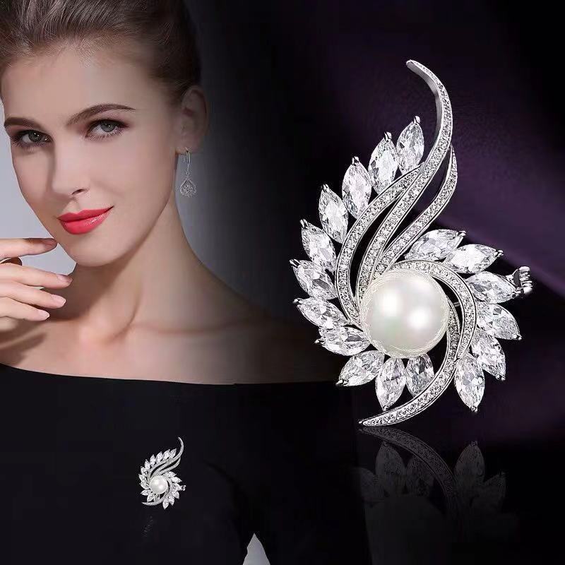 Unique brooch design in vibrant colours 9