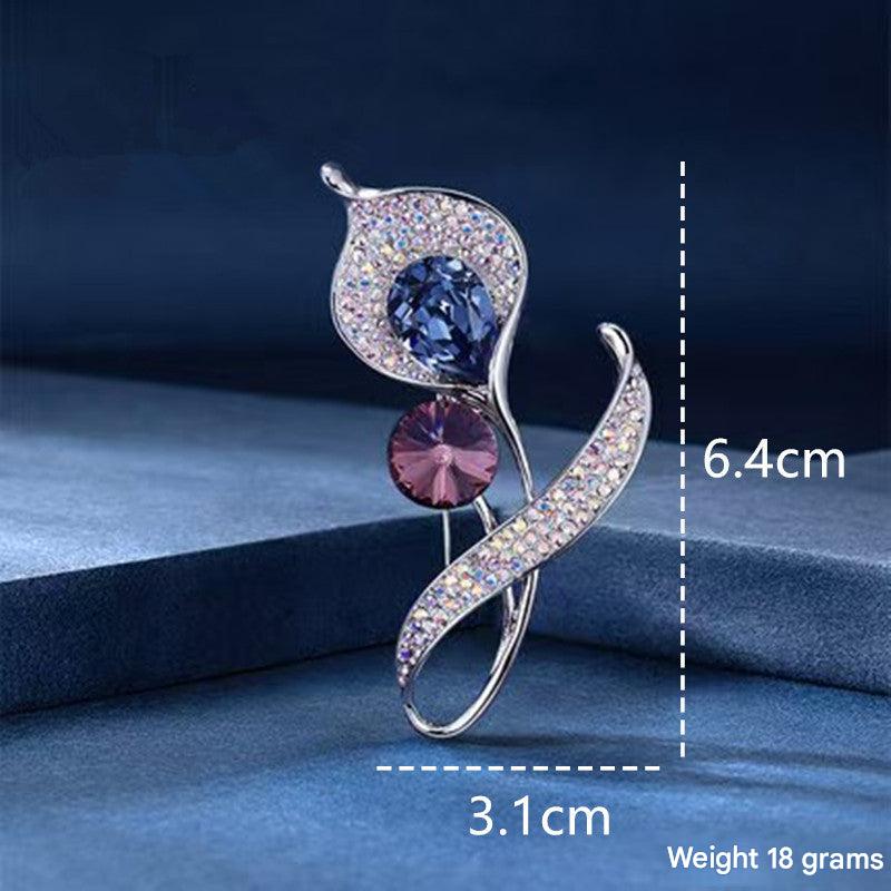 Stylish floral brooch suitable for men or women
