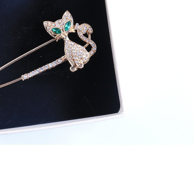 Close-up of Decorative Brooch with Pearl Detail - Image 2