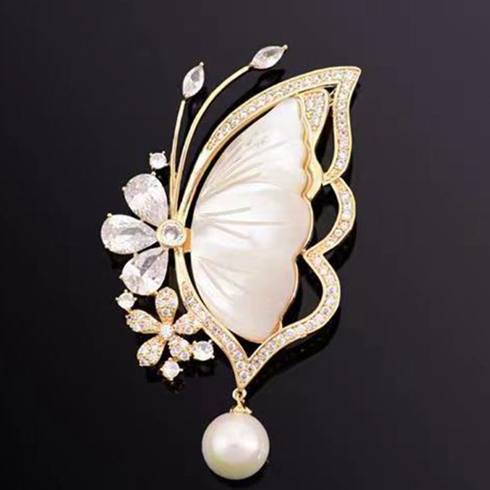 Natural shell detailed butterfly brooch for versatility - Image 4