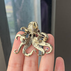 Octopus brooch showing sparkling details