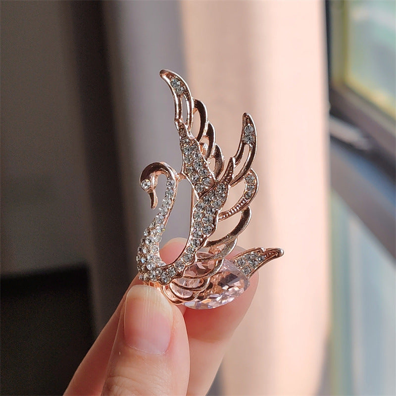 Stylish Women’s Brooch in classic white colour