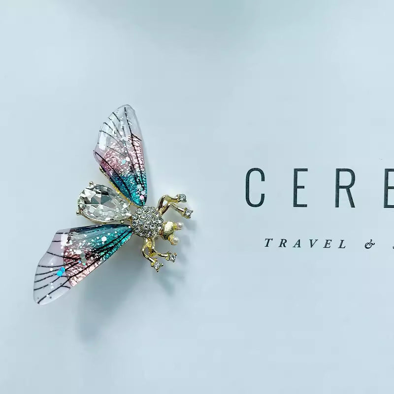 Unique transparent wings bee brooch in detail