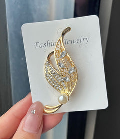 Stylish Leaf Brooch with sparkling details image 6