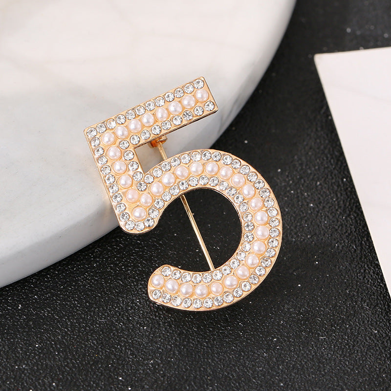 Elegant Vintage Floral Brooch Pin image 4