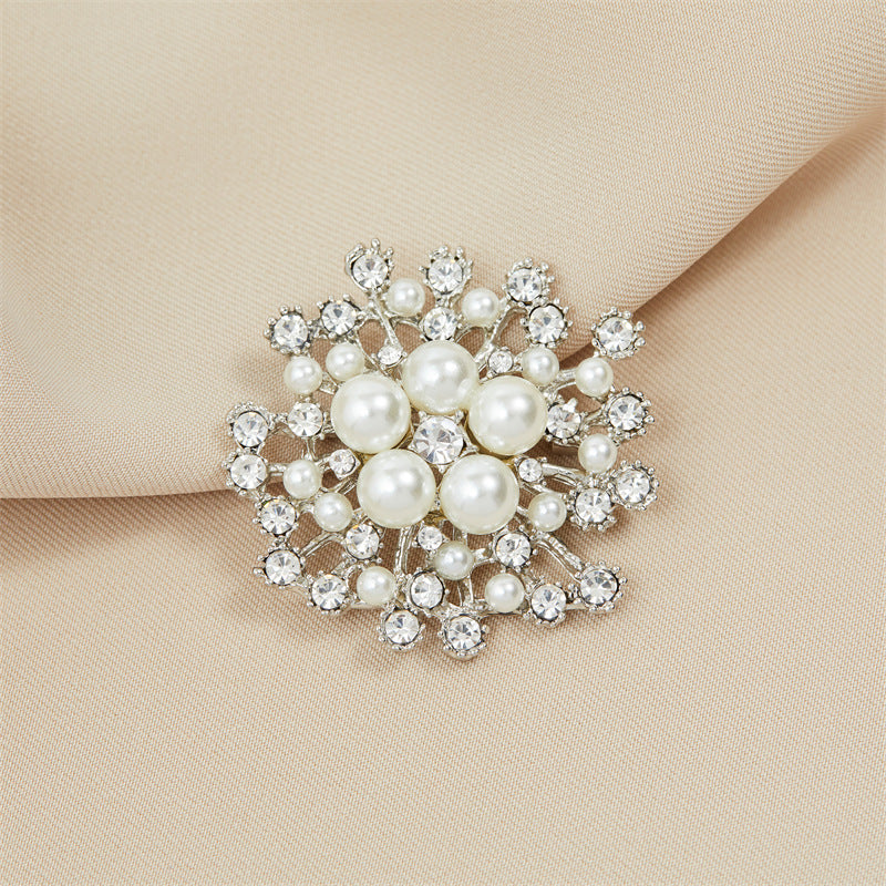 Elegant Vintage Floral Brooch Pin image 1