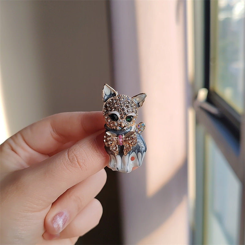 Charming brooch perfect for cats lovers