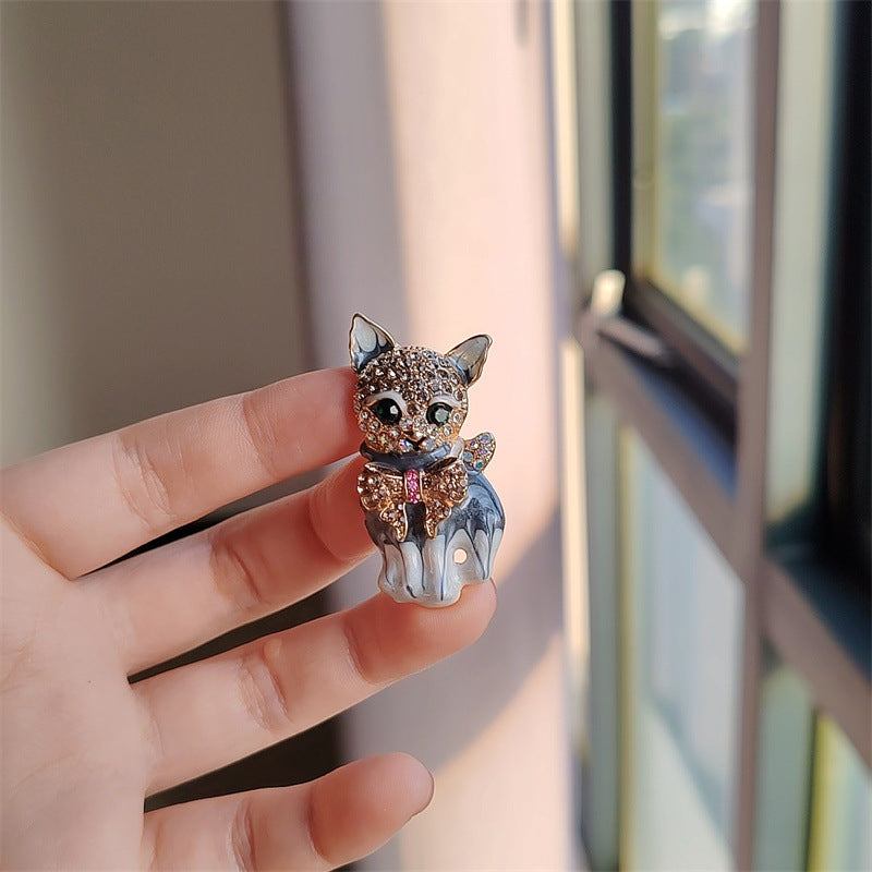 Charming cat motif brooch in close-up