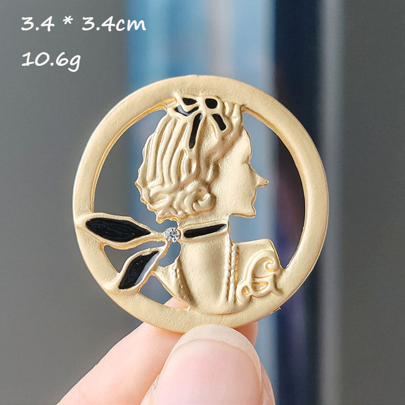 Detail view of brooch's unique design