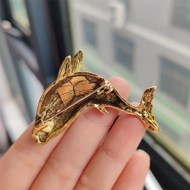 Fashionable whale brooch with rhinestones