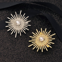 Floral brooch in gold colour for fashion