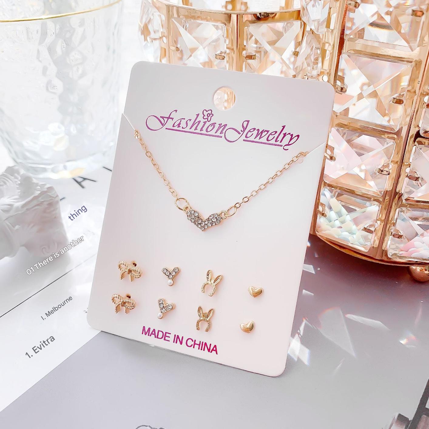 Elegant necklace and earrings set with holiday theme