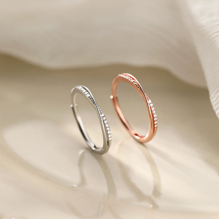 Rose gold adjustable ring with cross lines