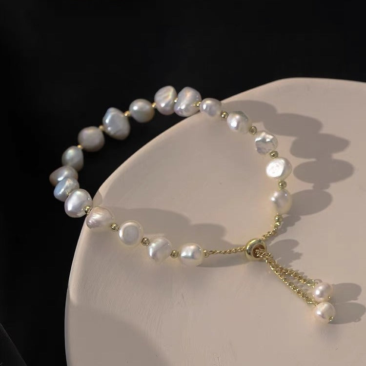 Chic adjustable faux pearl bracelet in pink