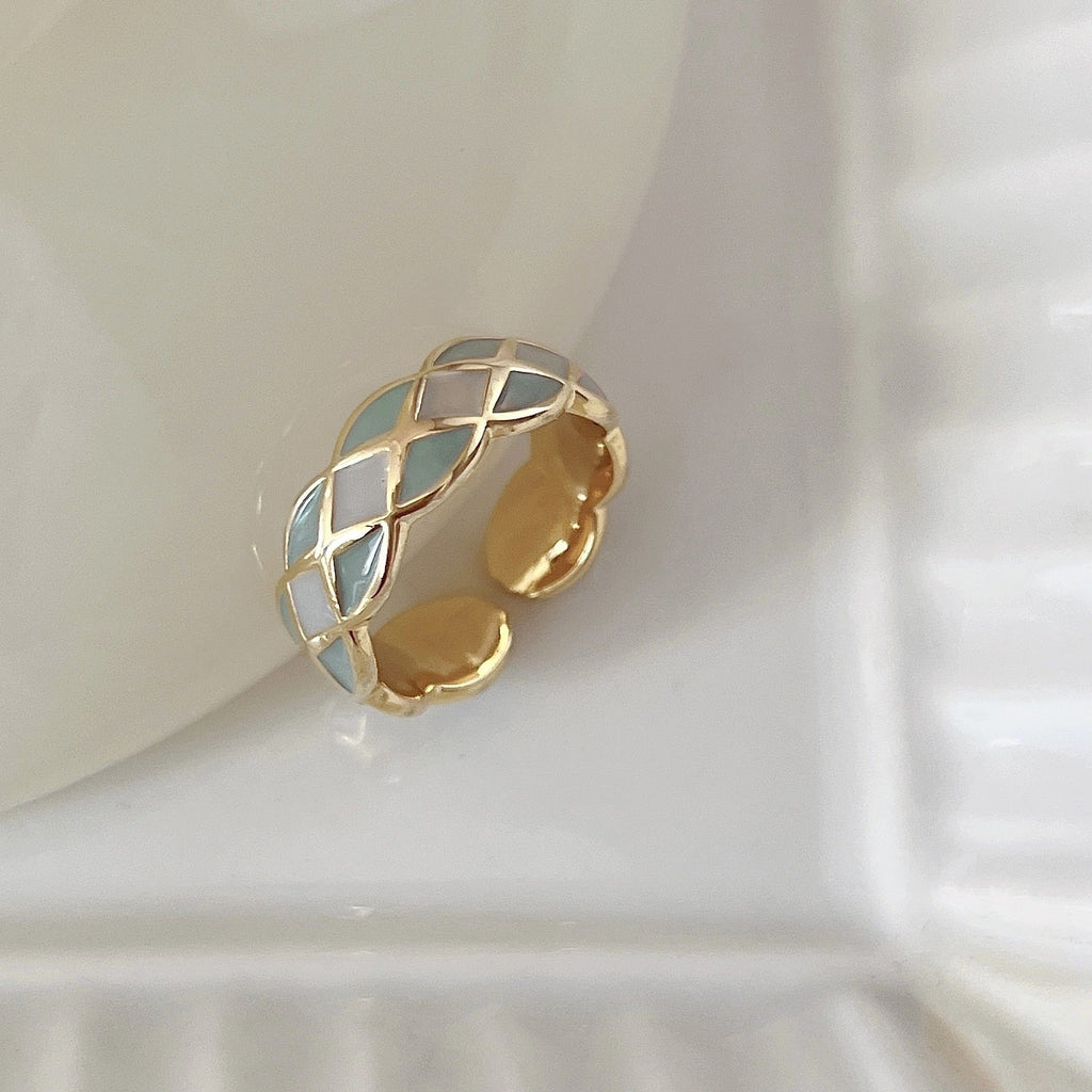 Butterfly ring with pearl and copper finish