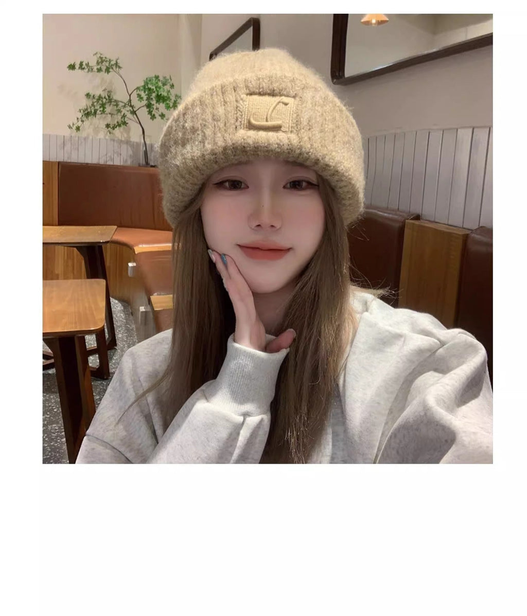 Black women's winter knit beanie hat