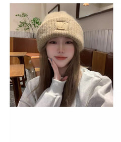 Black women's winter knit beanie hat