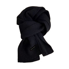 Versatile knitted scarf suitable for all occasions
