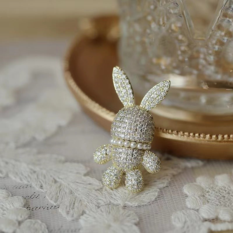 Elegant Rabbit Motif Brooch in Gold - Image 3