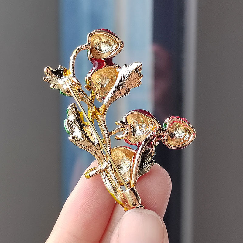 Stylish Retro Enamel Strawberry Brooch for Women Front View