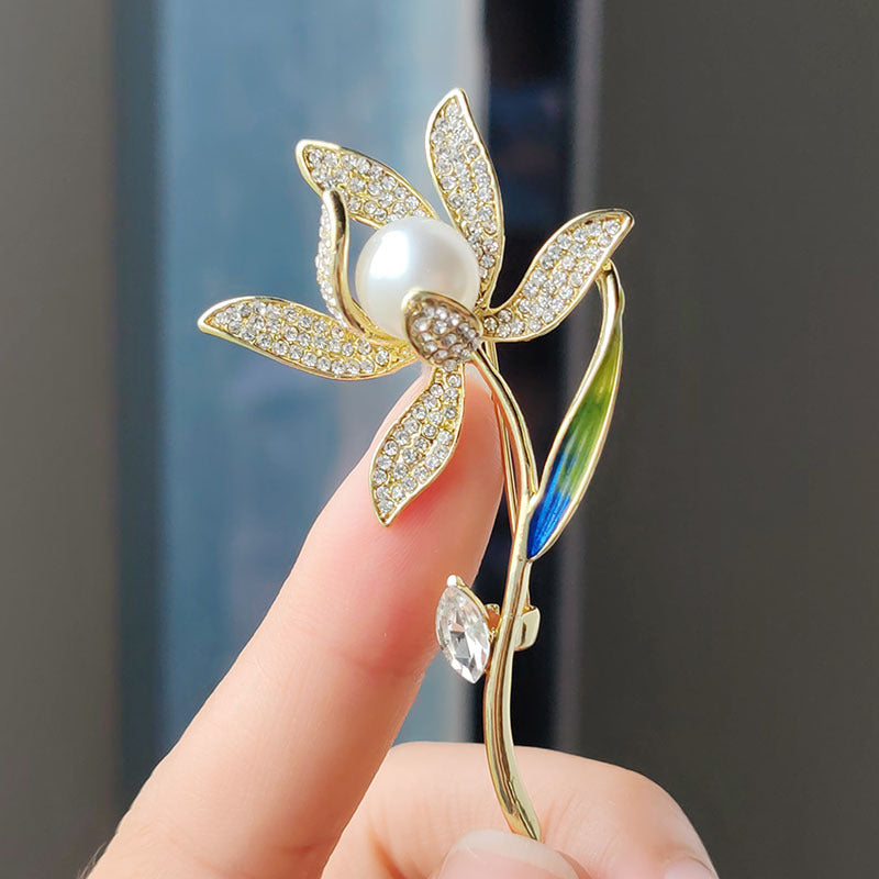 Zirconium Stone Floral Brooch Close-Up